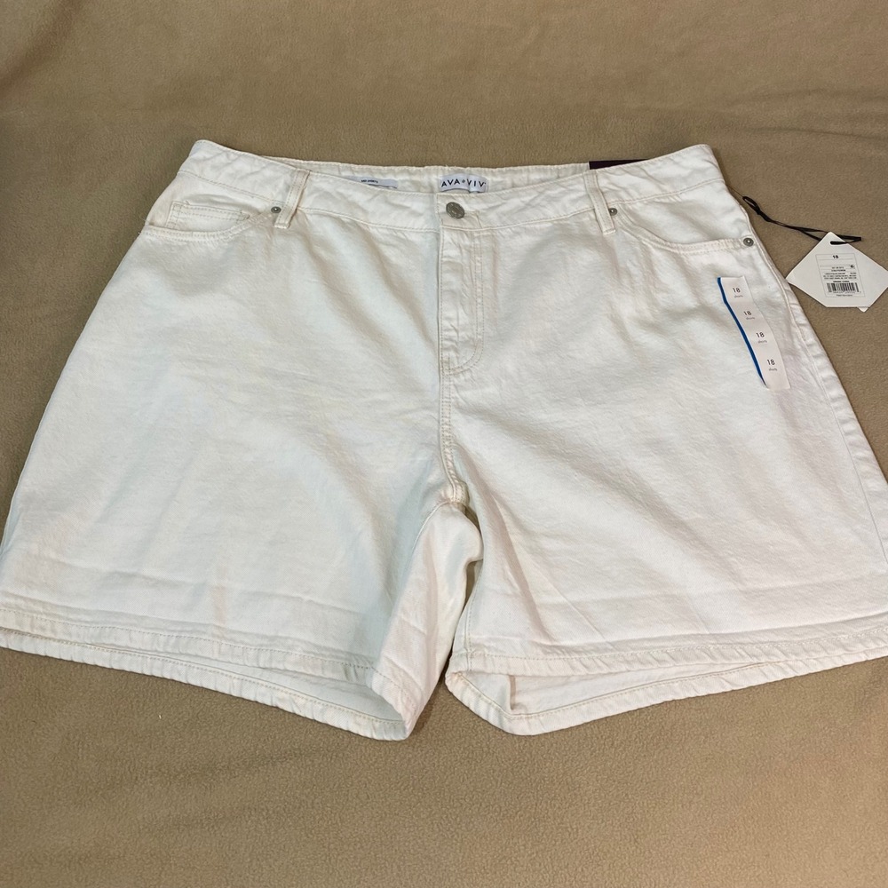 Ava & Viv Midi Shorts Womens Sz 18 Ecru White High Rise No-Gap Waist Relaxed NWT